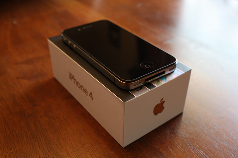 800px IPhone4 unboxed